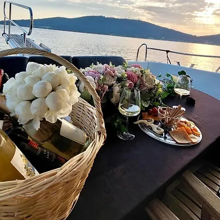 Luxury Yachts 船上ホテル *