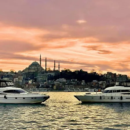 Luxury Yachts 船上ホテル イスタンブール