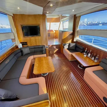 船上ホテル Luxury Yachts イスタンブール