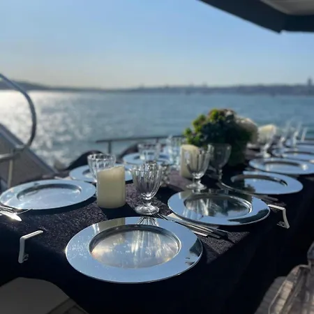 Luxury Yachts ספינת מלון